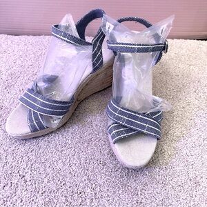 Nautica Blue‎ and Cream Wedge Shoes